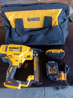DeWalt 20V XR Brushless 18GA Stapler Kit