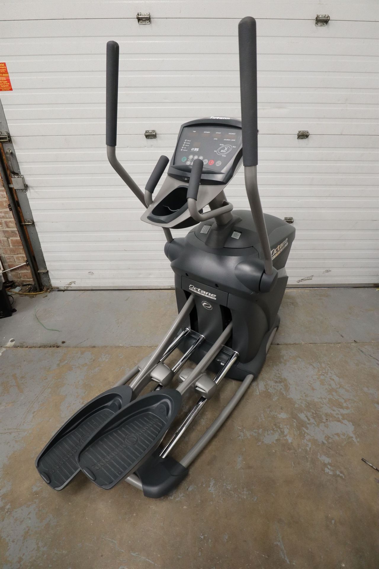 Used Octane Fitness Q35 V08070 Elliptical