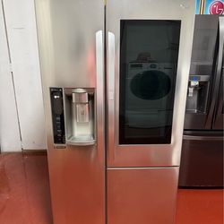 LG side-by-side refrigerator in perfect working condition with water and ice dispenser. Dimensions: 35.9 (W) x 35.9 (D) x 70.3 (H). We offer home deli