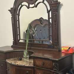 4 Piece Solid Wood Queen Bedroom