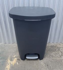 Black Big Step Trash Can
