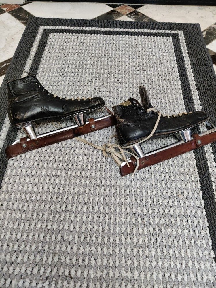 Antique Black Leather Nestor Johnson Chicago Size 5 Skates