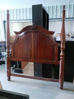 Thomasville Vintage Soild Wood 4 Poster Carved Bed Frame, Dresser And Mirror