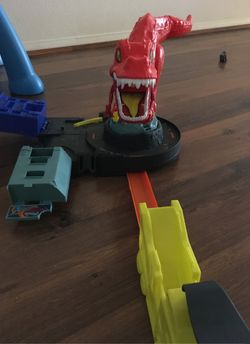 Working dinosaur toy