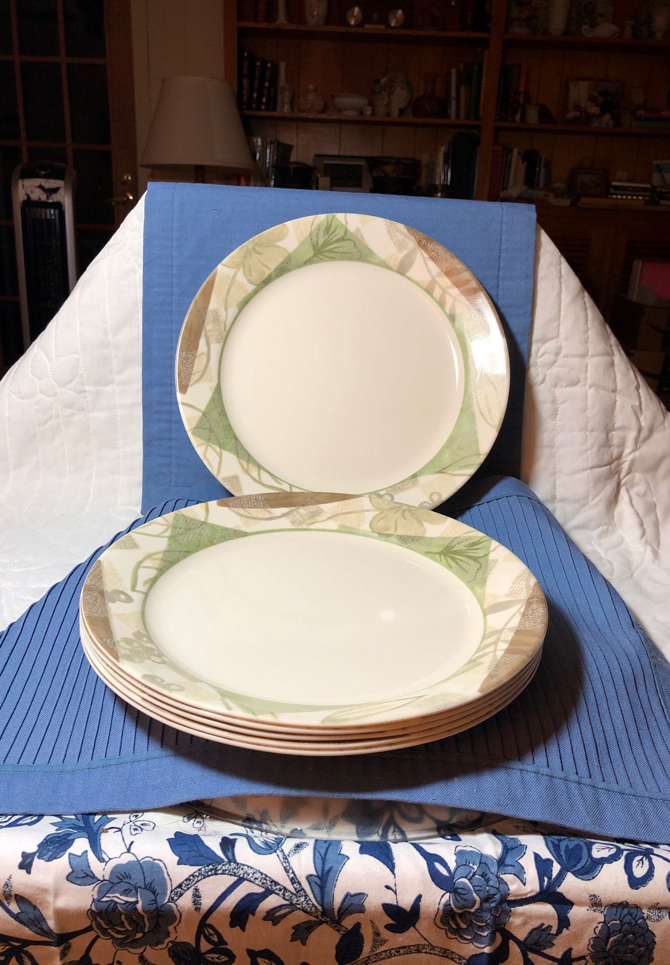 Corelle Textured Leaves Pattern