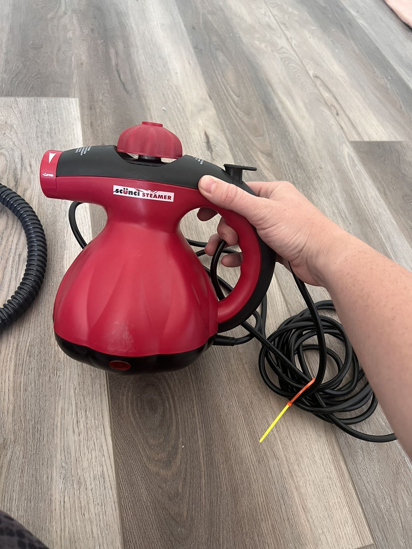 Scunci SS1000 Hand Held Steam Cleaner with Attachments