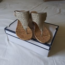 Women's Like New Sandles In the Box