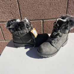 Snow Boots Size 7
