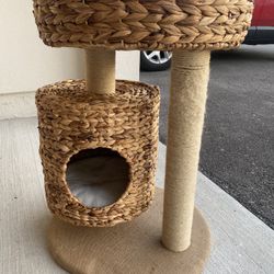 Wicker cat tower 