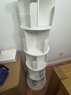 Circular book shelf