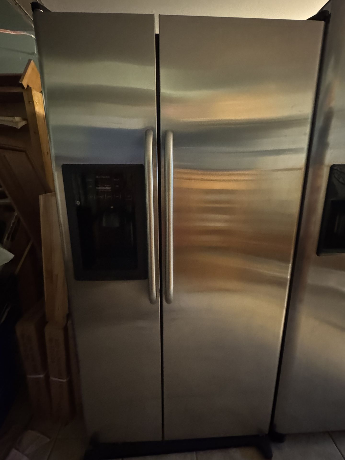 GE Refrigerator 21 Cubic ft.