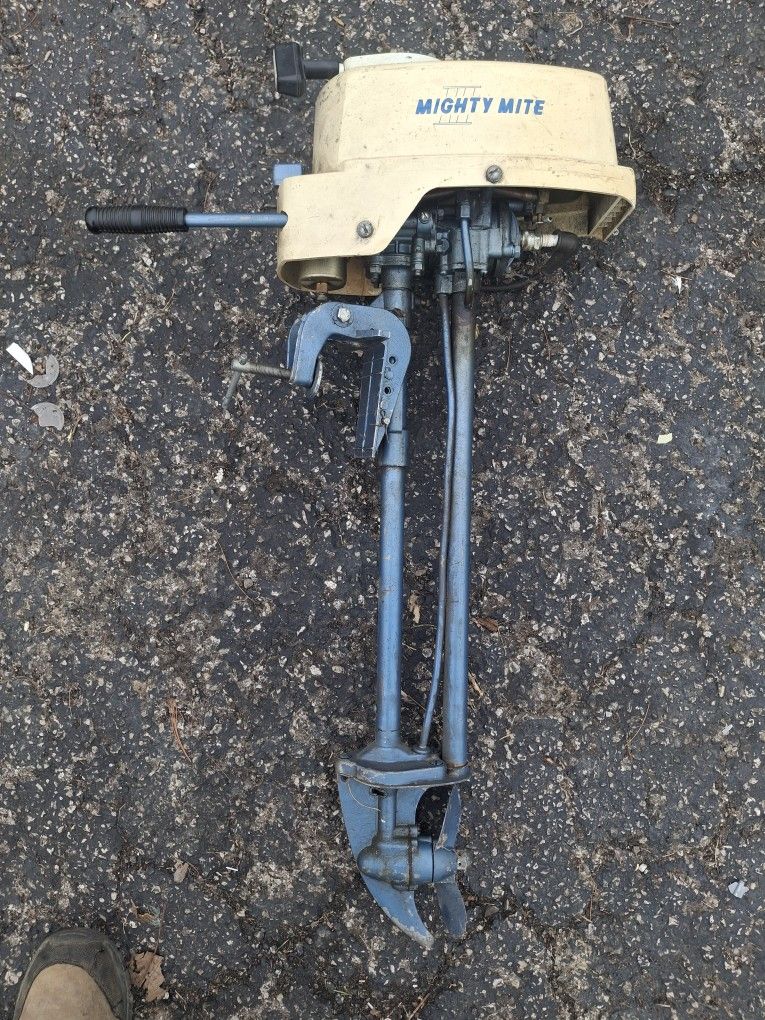 VINTAGE MIGHTY MITE OUTBOARD BOAT MOTOR