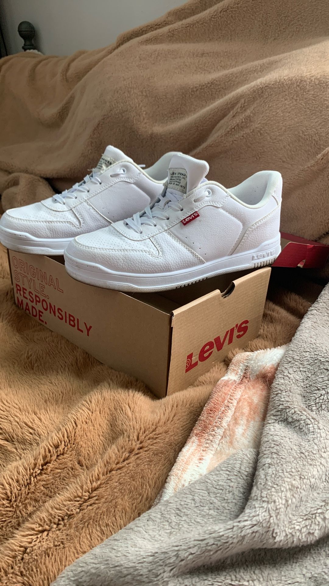 Levi’s White Sneakers