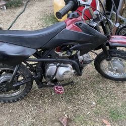 PRICE DROP.     $550.00      2005 Honda CRF 50