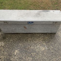 Aluminum Truck Toolbox (No Keys)