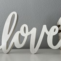 White Wood “LOVE” Sign – Rustic Chic Décor