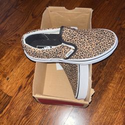 Sz 2.5 Vans Slip Ons 