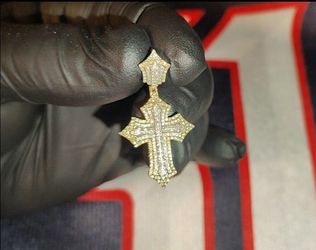 10kt Yellow Gold Natural Diamond Cross