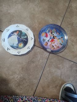 Disney plates  great condition