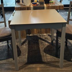 Like New Table And Chairs