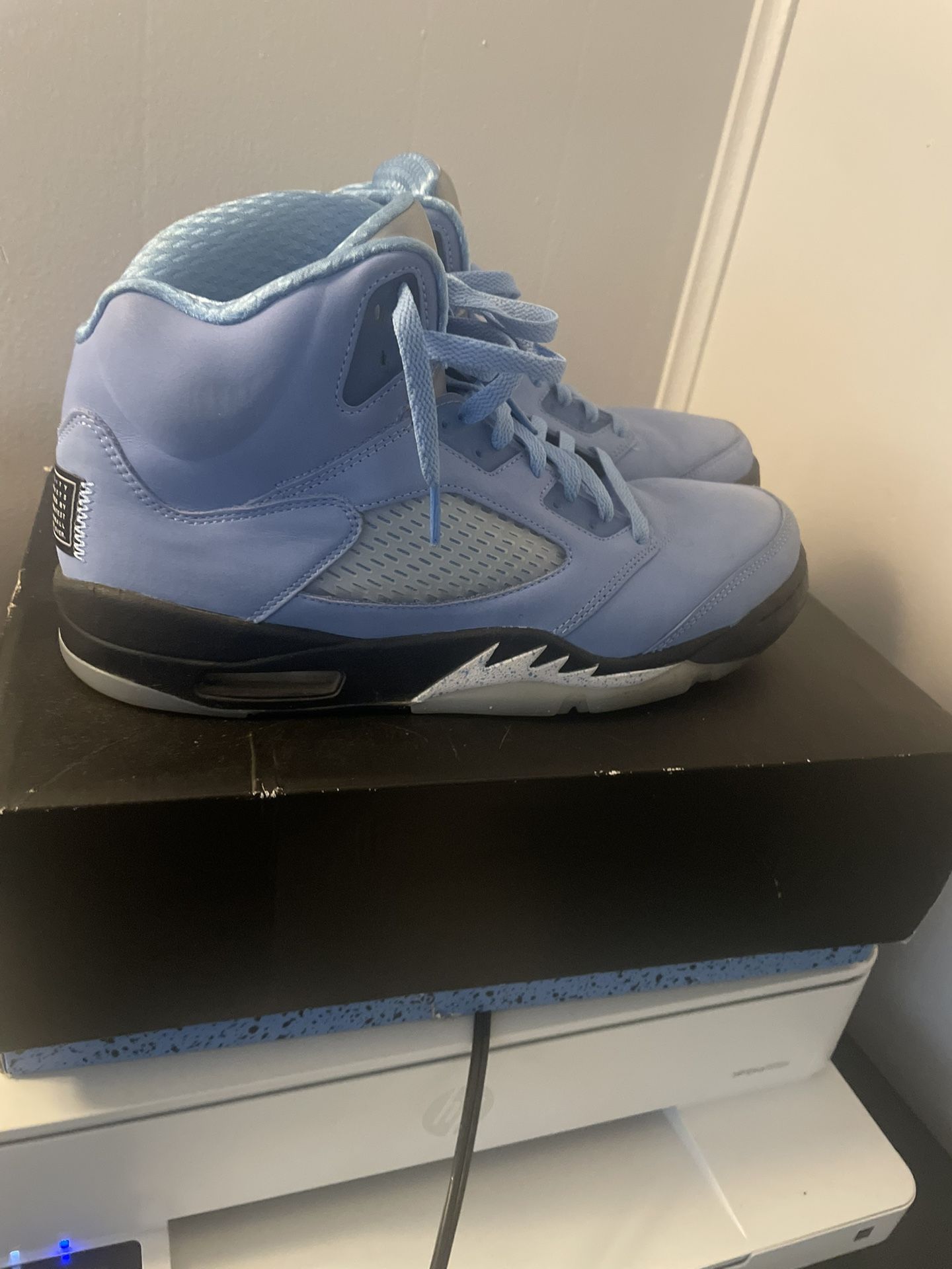 Jordan 5 UNCS with box Size 10.5