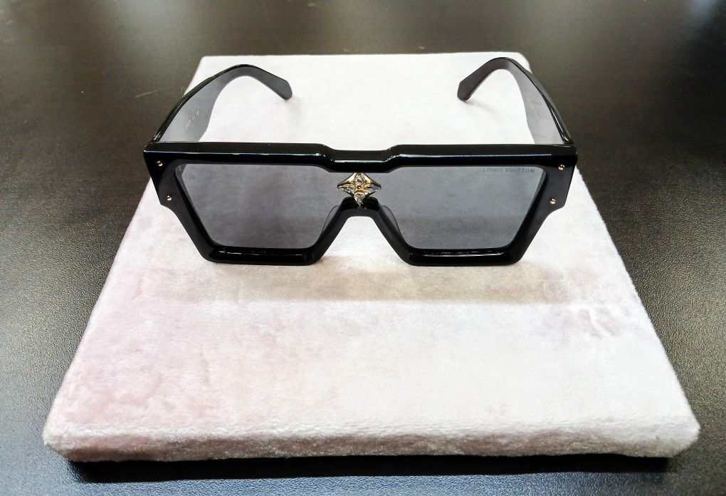 Louis Vuitton Lady's Sunglasses With Case