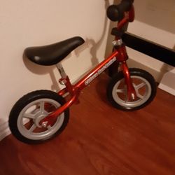 Red Chicco Scoot Scoot (Ages 2-5) $25.00 Cash Only (Serious Buyers)