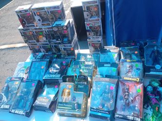 Action Figures / Video Games 