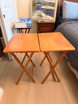 Pre-owned 2 Small Folding Tables , 25$ Each or 2 for 40$