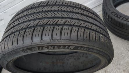 1 llanta siminueva Michelin Pilot sport all season 4  255/35/35/ZR/99% de vida no tiene parche