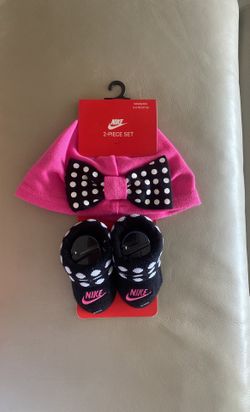 Nike Beanie And Booties 0-6mos