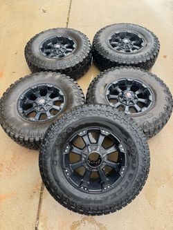 Ballistic Off-Road Wheels with 37x12.50R18LT Summit Trail Climber RT Tires