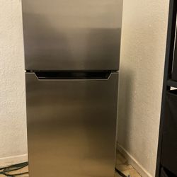 Danby 4.2 CU FT Fridge