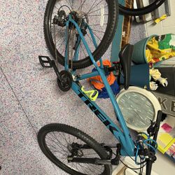 Trek marlin 5 Size Small 