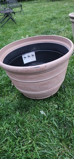 Durable lightweight resin planter