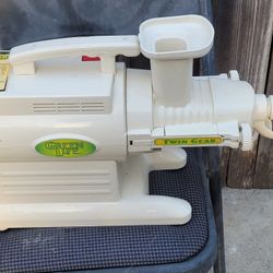 JUICER  EXTRACTOR GREEN LIFE