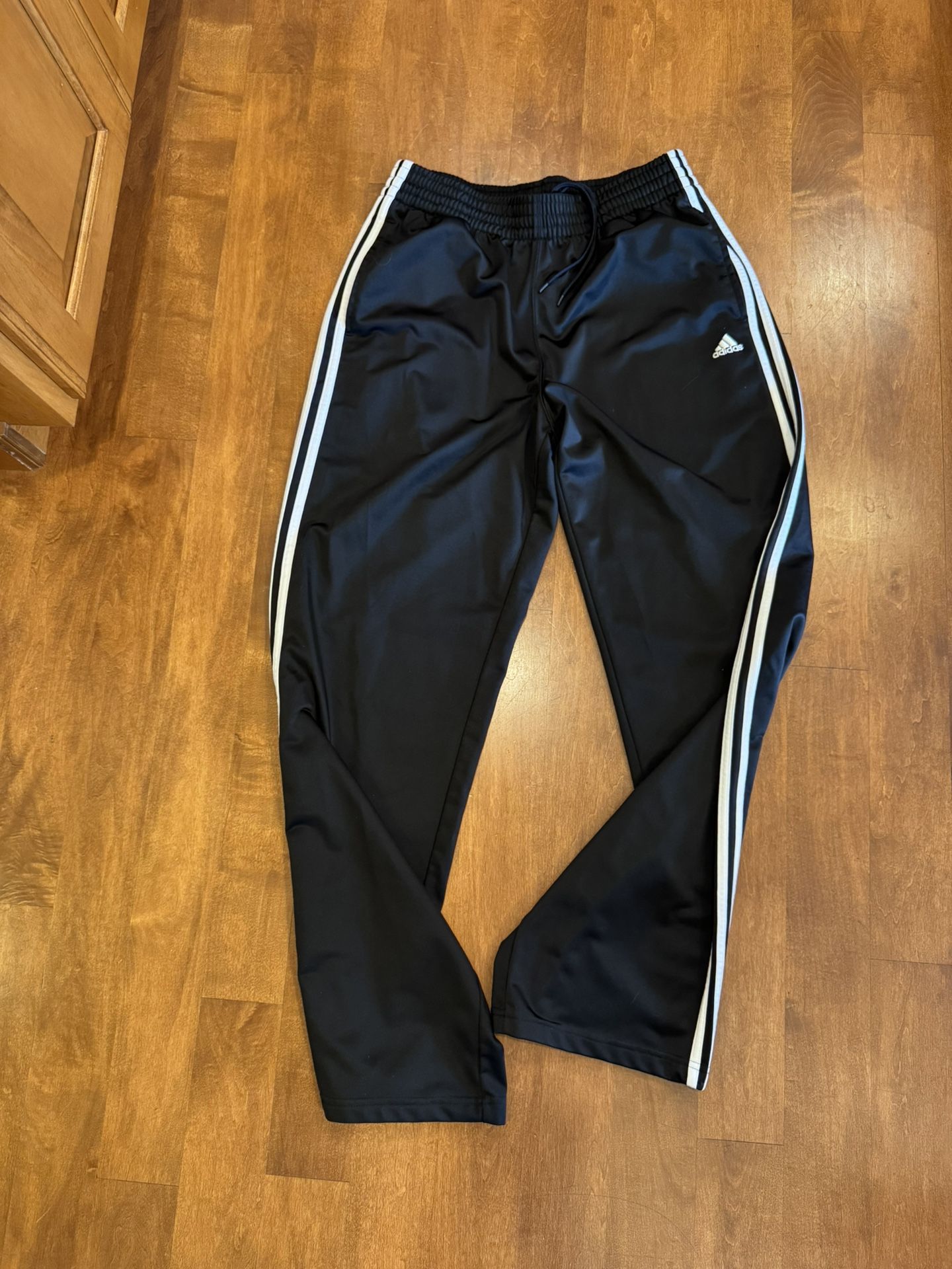 Woman’s Adidas joggers size large