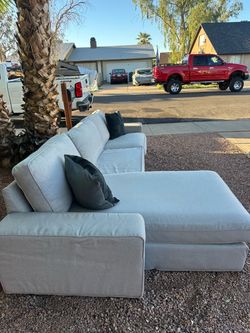 Sectional. $250 delivery free full price.