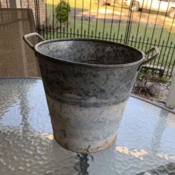 Metal bucket used for farmhouse decor 8” diameter and 8” tall