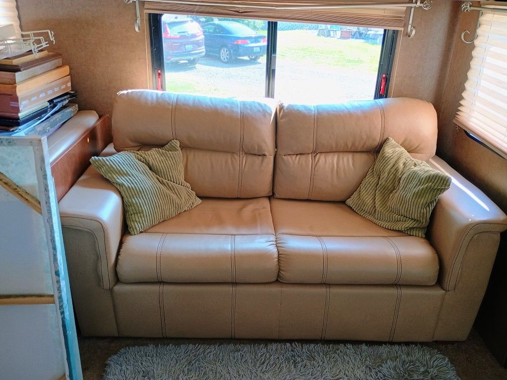 Love Seat Hideabed And Recliner