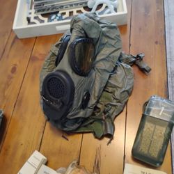 M17 Army Gas Mask 