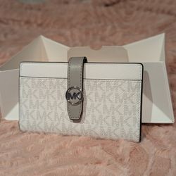 New Michael Kors Wallet 