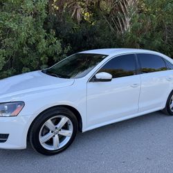 2013 VW PASSAT 2.5L SE 126K MILES* LIKE NEW* 4 NEW TIRES* ICE COLD AC*  *ONLY 126,000 MILES  *TWO OWNER  CLEAN CARFAX  CLEAN FLORIDA TITLE  BANK FINAN
