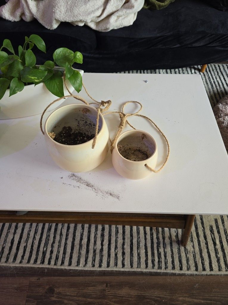 Set Of 2 Ceramic Hanging Pots