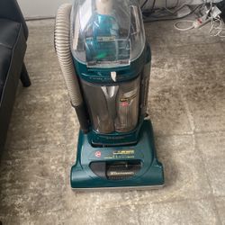 Hoover WindTunnel bagless Twin Chamber Vacuum