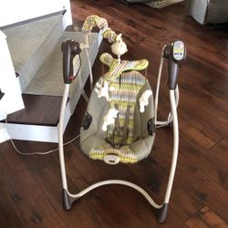 Graco Baby swing With Classical Songs, Nature And Many Speeds For Swinging. 