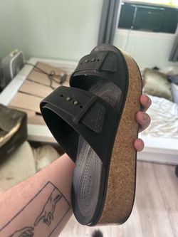 croc sandals women’s 10