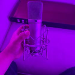 Neumann U87 + Shockmount