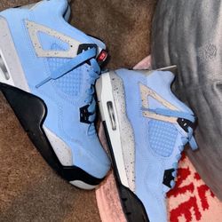 Jordan 4 University Blue 