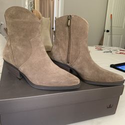 Light brown women’s Boots